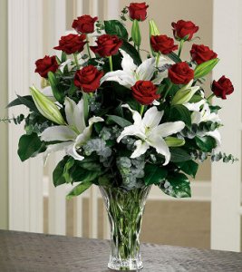 The Long-Stem Roses and Lilies Arrangement The Long-Stem Roses and Lilies Arrangement