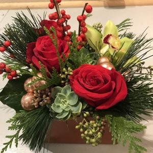 A Christmas Spirit centerpiece in a Wood Box A Christmas Spirit centerpiece in a Wood Box